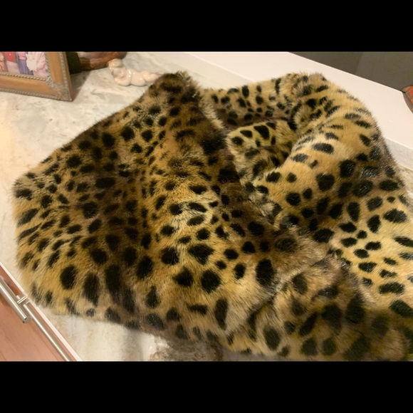 Faux Fur Collar - Picture 2 of 2